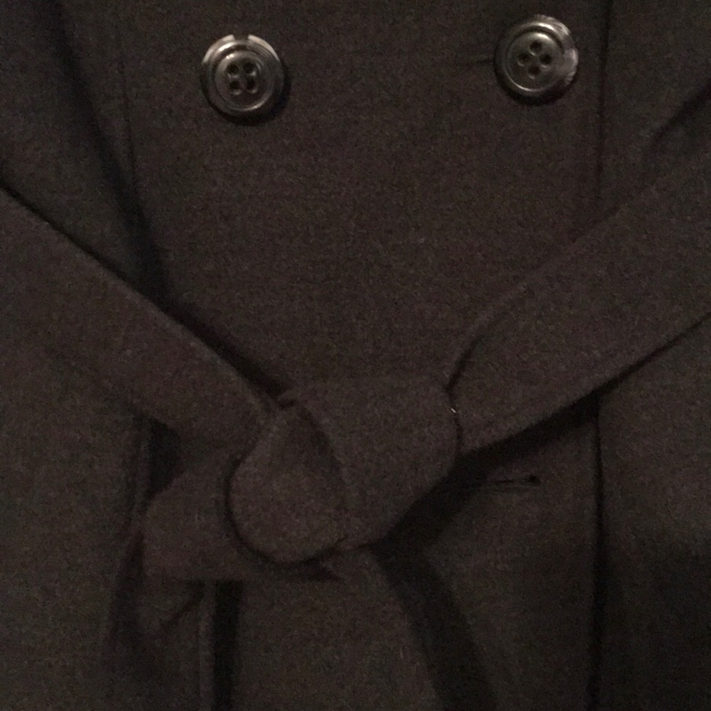 Woman’s short winter coat - Picture 4 of 12